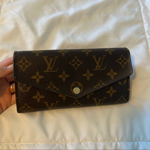 Louis Vuitton Sarah Monogram Wallet - Picture 1 of 7